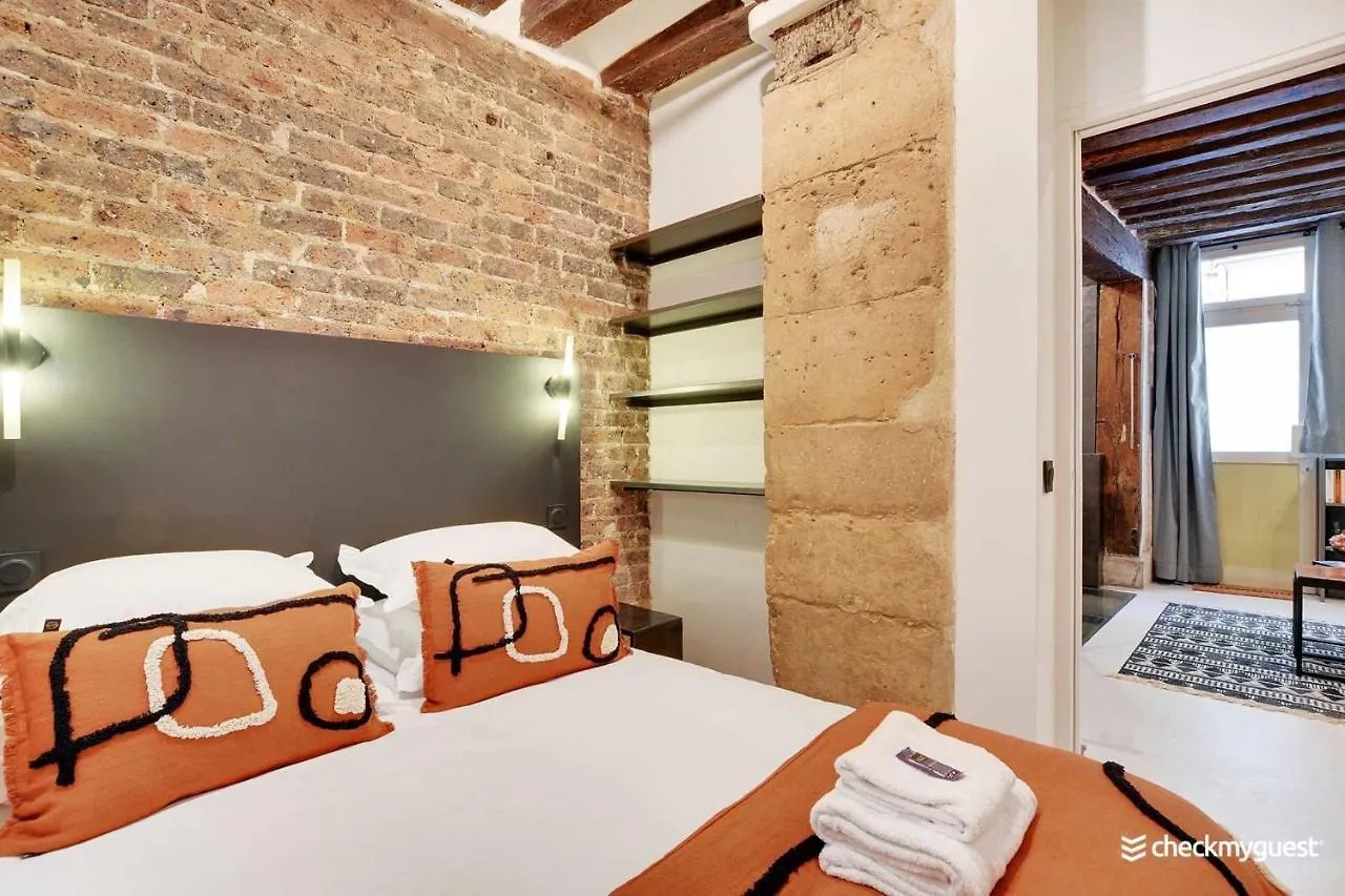 Apartament Triplex Douillet - Beaubourg - Temple Paryż
